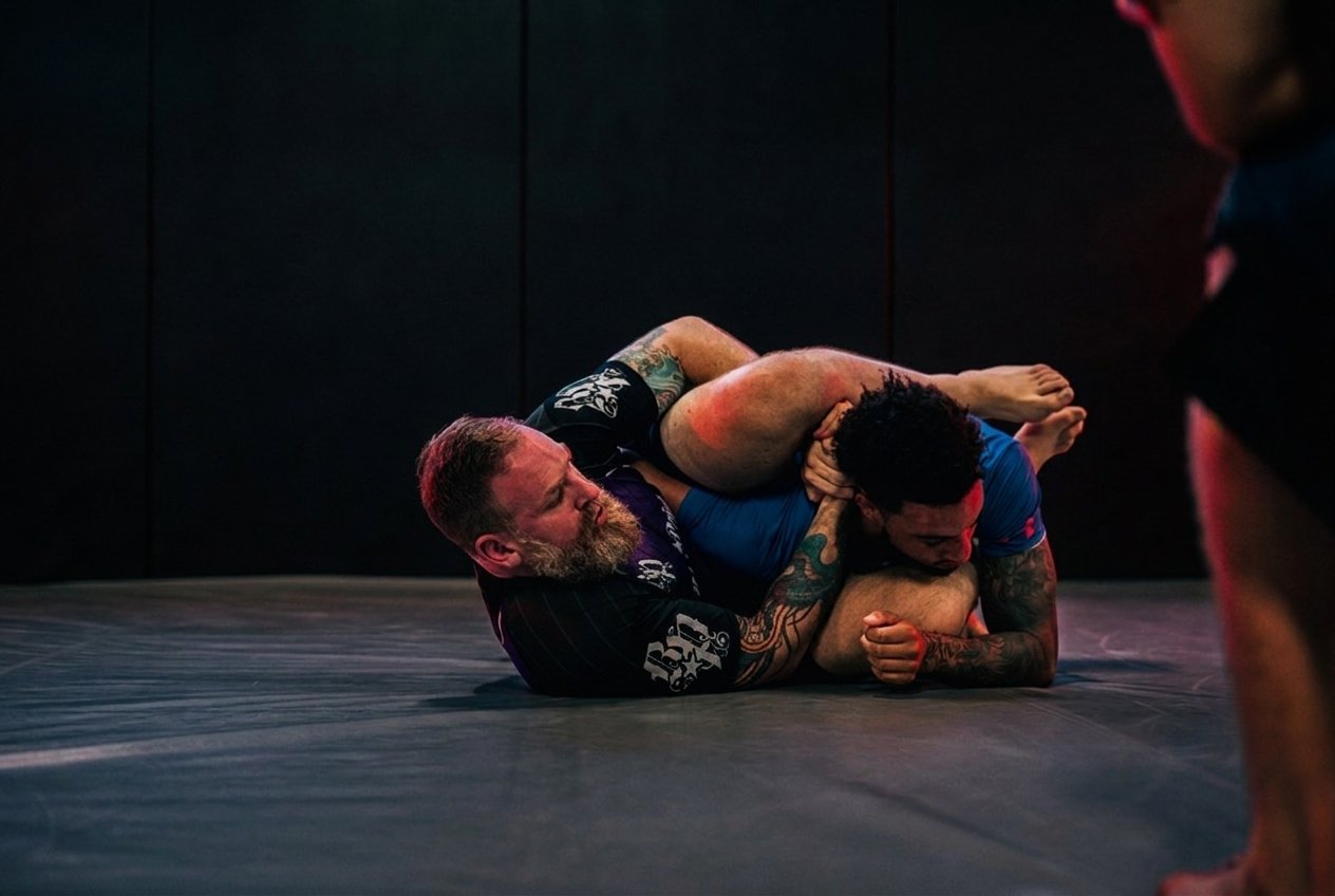 Matt Bryers working a control position on the mat